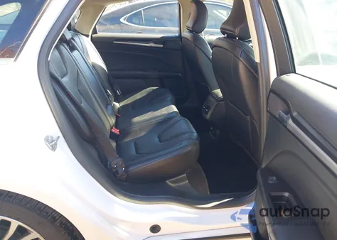 2017 Ford Fusion Energi Titanium z USA, uszkodzony, nr VIN 3FA6P0SU2HR147461